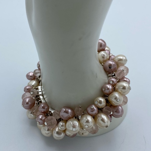 Liz Claiborne Faux Pearl Pink White Beaded Stretch Cha Cha Bracelet - Picture 8 of 10